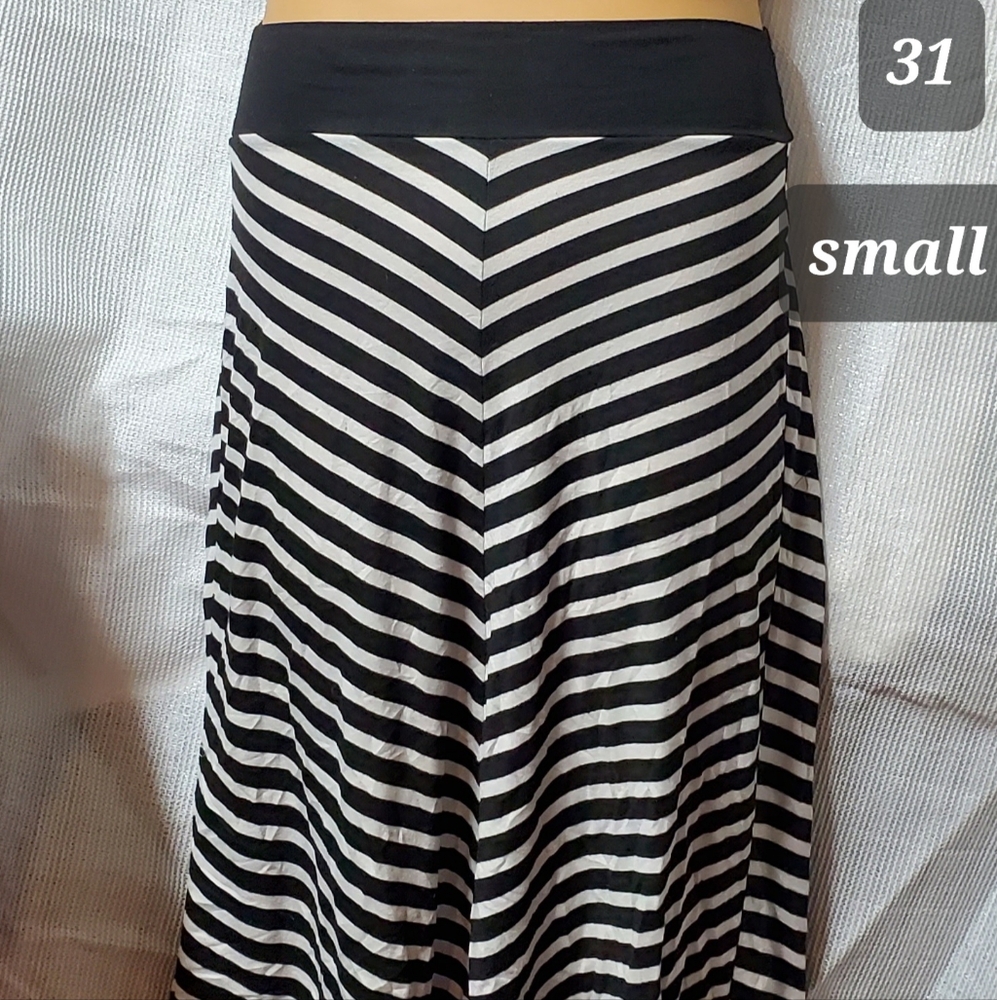 Black and White Knee-Length Asymmetrical A-Line Skirt